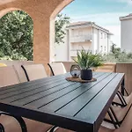 Beautiful In With Swimming Pool Apartament