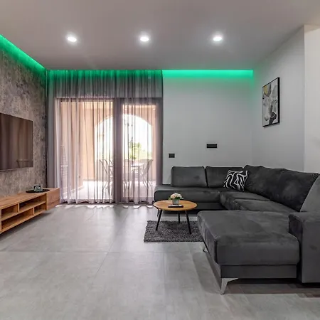 Apartman Amazing In With Kitchen